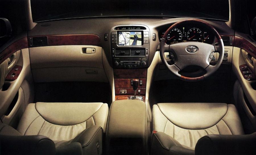 Торпедо Toyota Celsior 2000 года  (фото 20 из 22)